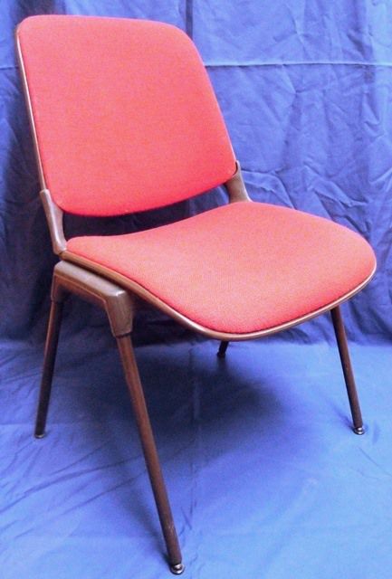 CHAISE CONFERENCE SEMINAIRE, Lot de 8 CONFORTO / 1002142006 9927 en exposition chez Provendum à Lausanne (la photo contient un des exemplaires en stock) CHAISE CONFERENCE SEMINAIRE, Lot de 8 CONFORTO / 1002142006 (9927)