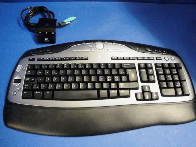 CLAVIER SANS FIL LOGITECH / MX3000 9787 en exposition chez Provendum à Lausanne (la photo contient un des exemplaires en stock) CLAVIER SANS FIL LOGITECH / MX3000 (9787)