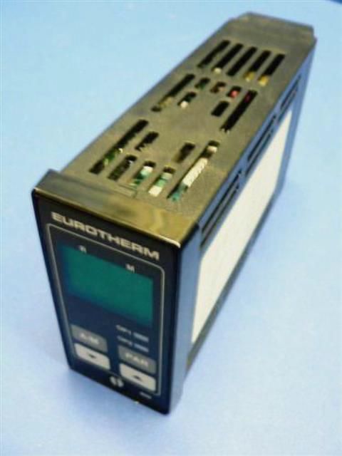 CONTROLLEUR PROGRAMMABLE EUROTHERM / 808 L1 32501 en exposition chez Provendum à Lausanne (la photo contient un des exemplaires en stock) CONTROLLEUR PROGRAMMABLE EUROTHERM / 808 L1 (32501)