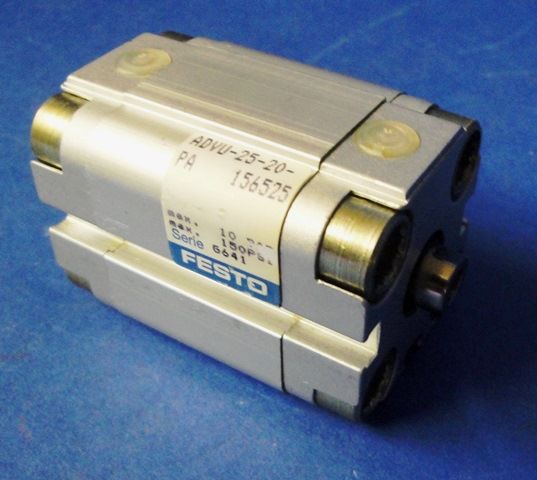 CYLINDRE AIR, Lot de 5 FESTO / 156525-ADVU-25-20-P-A 74669 en exposition chez Provendum à Lausanne (la photo contient un des exemplaires en stock) CYLINDRE AIR, Lot de 5 FESTO / 156525-ADVU-25-20-P-A (74669)