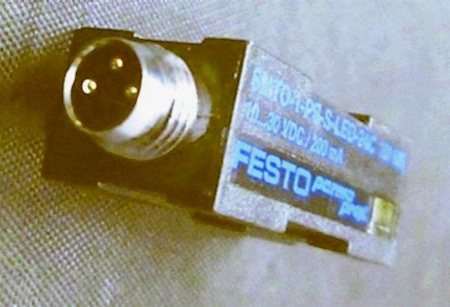 DETECTEUR PROXIMITE MAGNETIQUE, Lot de 5 FESTO / 151685 SMTO-1-PS-S-LED-24C 73904 en exposition chez Provendum à Lausanne (la photo contient un des exemplaires en stock) DETECTEUR PROXIMITE MAGNETIQUE, Lot de 5 FESTO / 151685 SMTO-1-PS-S-LED-24C (73904)