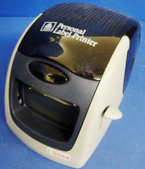 IMPRIMANTE ETIQUETTE AVERY LABEL PRINTER / 9100 9084 en exposition chez Provendum à Lausanne (la photo contient un des exemplaires en stock) IMPRIMANTE ETIQUETTE AVERY LABEL PRINTER / 9100 (9084)