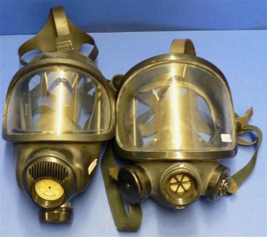 MASQUE GAZ, Lot de 2 AUERR / 3 S-E 2501 en exposition chez Provendum à Lausanne (la photo contient un des exemplaires en stock) MASQUE GAZ, Lot de 2 AUERR / 3 S-E (2501)
