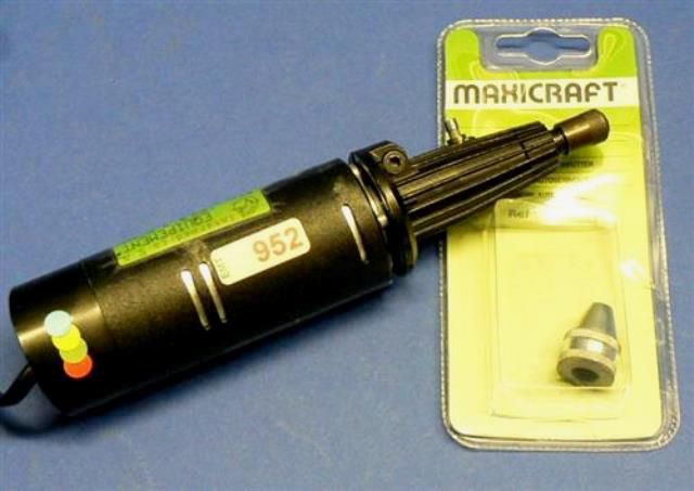 MINI PERCEUSE-POLISSEUSE, Lot de 2 MAXICRAFT / JUPITER-MOD-50 100 953 en exposition chez Provendum à Lausanne (la photo contient un des exemplaires en stock) MINI PERCEUSE-POLISSEUSE, Lot de 2 MAXICRAFT / JUPITER-MOD-50 100 (953)