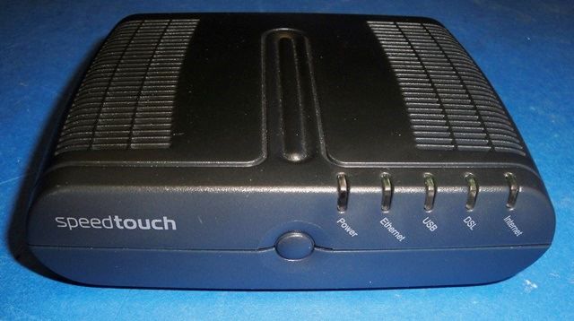 MODEM DSL THOMSON / SPEEDTOUCH ST536V6 9776 en exposition chez Provendum à Lausanne (la photo contient un des exemplaires en stock) MODEM DSL THOMSON / SPEEDTOUCH ST536V6 (9776)