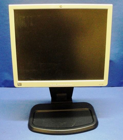 MONITEUR HP / 1740 9746 en exposition chez Provendum à Lausanne (la photo contient un des exemplaires en stock) MONITEUR HP / 1740 (9746)
