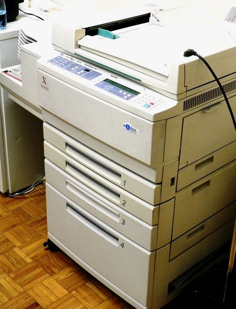 PHOTOCOPIEUSE TRIEUSE XEROX / 5622 8618 en exposition chez Provendum à Lausanne (la photo contient un des exemplaires en stock) PHOTOCOPIEUSE TRIEUSE XEROX / 5622 (8618)