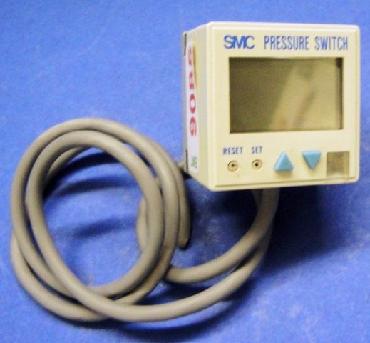 PRESSOSTAT DIGITAL VIDE SMC / ZSE4-T1-65 9085 en exposition chez Provendum à Lausanne (la photo contient un des exemplaires en stock) PRESSOSTAT DIGITAL VIDE SMC / ZSE4-T1-65 (9085)