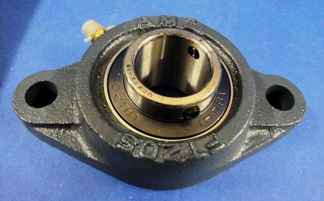 ROULEMENT FLANGE AMI / UCFT205-18 73936 en exposition chez Provendum à Lausanne (la photo contient un des exemplaires en stock) ROULEMENT FLANGE AMI / UCFT205-18 (73936)