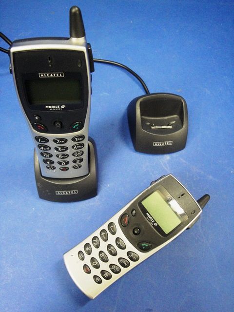 TELEPHONE MOBILE IP-ISDN, Lot de 2 ALCATEL-LUCENT / MOBILE DECT 200 9957 en exposition chez Provendum à Lausanne (la photo contient un des exemplaires en stock) TELEPHONE MOBILE IP-ISDN, Lot de 2 ALCATEL-LUCENT / MOBILE DECT 200 (9957)