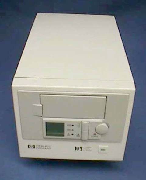 UNITE SAUVEGARDE HP / SURESTRORE TAPE 12000E-C1561A 2664 en exposition chez Provendum à Lausanne (la photo contient un des exemplaires en stock) UNITE SAUVEGARDE HP / SURESTRORE TAPE 12000E-C1561A (2664)