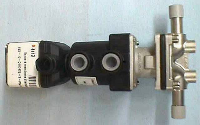 VANNE MEMBRANE PNEUMATIQUE, Lot de 2 GEMU / 625-10-D163-452-3-PN16-DN10 74119 en exposition chez Provendum à Lausanne (la photo contient un des exemplaires en stock) VANNE MEMBRANE PNEUMATIQUE, Lot de 2 GEMU / 625-10-D163-452-3-PN16-DN10 (74119)
